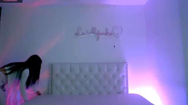 alee lenoxx online show from October 28, 2025, 7:01 am