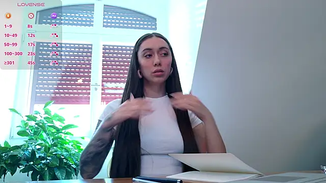 Snapshot of emiliasommer chatting on November 18, 2025, 12:31 pm emiliasommer online show from November 18, 2025, 12:31 pm