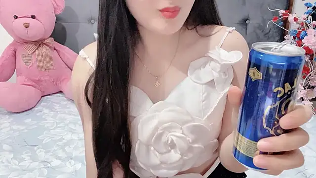 Snapshot of Funikio chatting on May 8, 2026, 2:44 pm Funikio online show from May 8, 2026, 2:44 pm