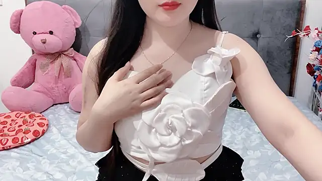 Snapshot of Funikio chatting on May 13, 2026, 1:41 pm Funikio online show from May 13, 2026, 1:41 pm