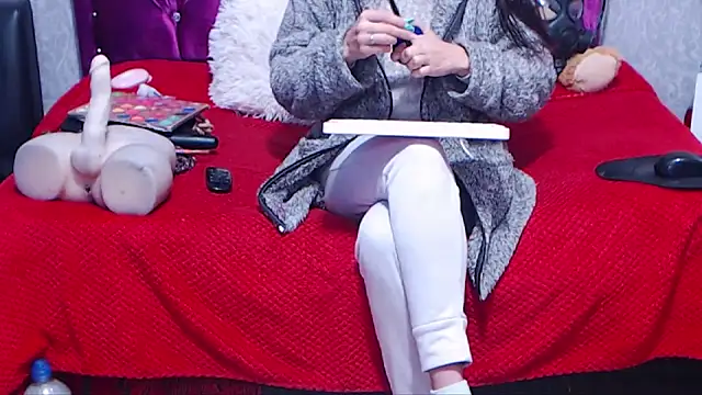 AyshaScott online show from October 7, 2025, 12:02 pm