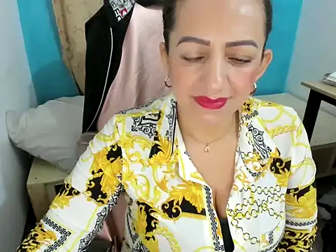 Snapshot of MonicaGarcia_ chatting on February 14, 2025, 10:38 am MonicaGarcia online show from February 14, 2025, 10:38 am