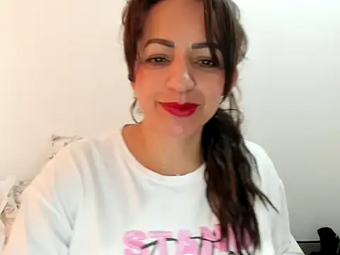 Snapshot of MonicaGarcia_ chatting on February 24, 2025, 6:26 pm MonicaGarcia online show from February 24, 2025, 6:26 pm