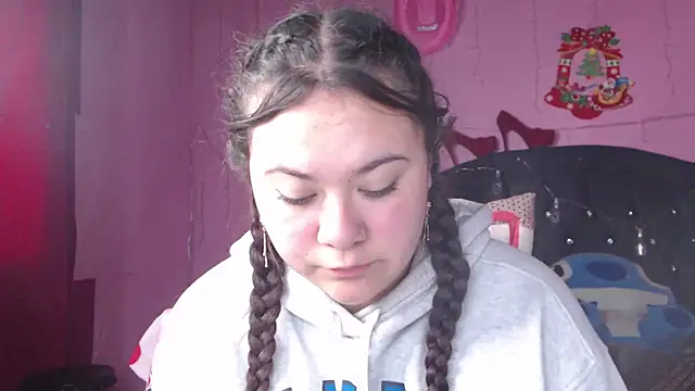 NikkiRous  online show from February 17, 2025, 4:04 pm