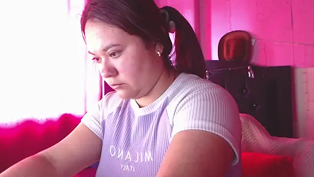 NikkiRous  online show from April 19, 2026, 2:16 pm