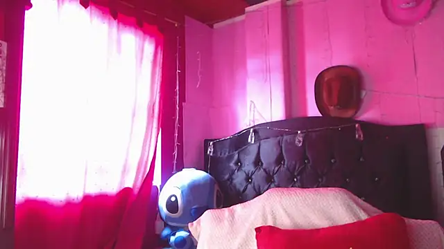 NikkiRous  online show from June 3, 2026, 2:33 pm