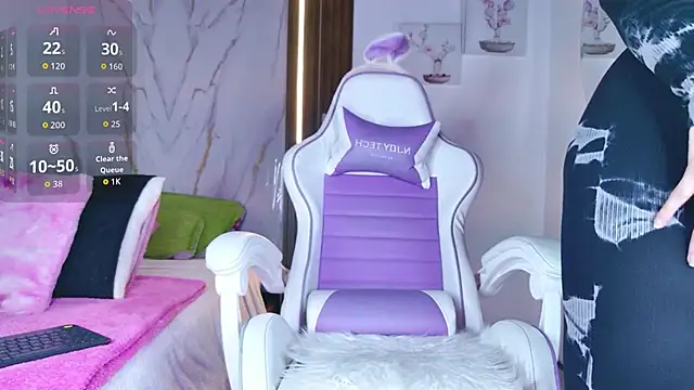 mia 099 online show from April 4, 2026, 8:17 pm