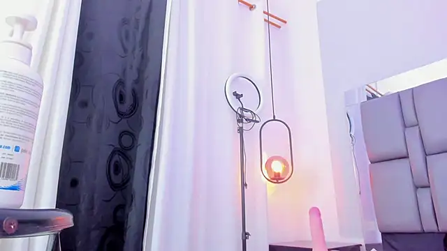 Emily Gil1 online show from February 7, 2025, 4:46 pm