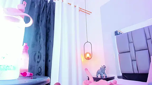 Emily Gil1 online show from February 26, 2025, 4:45 pm