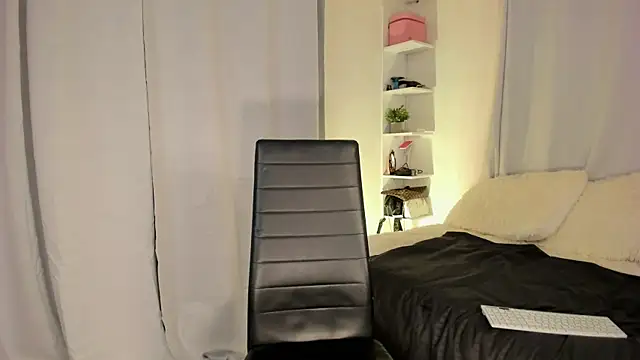 cami cruzz online show from July 7, 2026, 8:35 pm