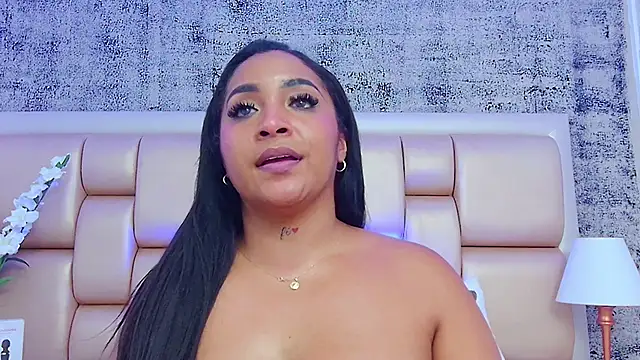 KateVenegas online show from January 24, 2025, 1:56 am