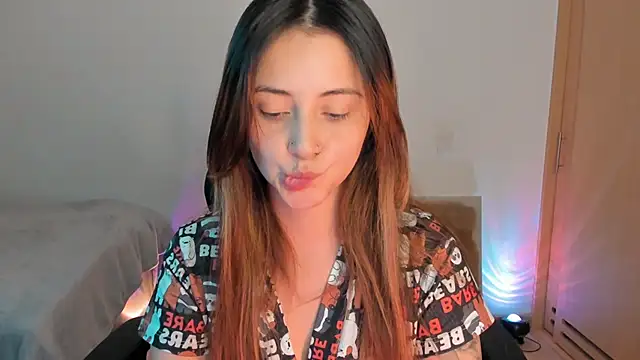 annie mora online show from October 9, 2025, 3:04 am