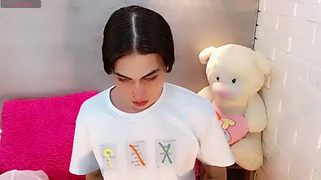 Daniela Pink  online show from September 28, 2025, 8:47 pm