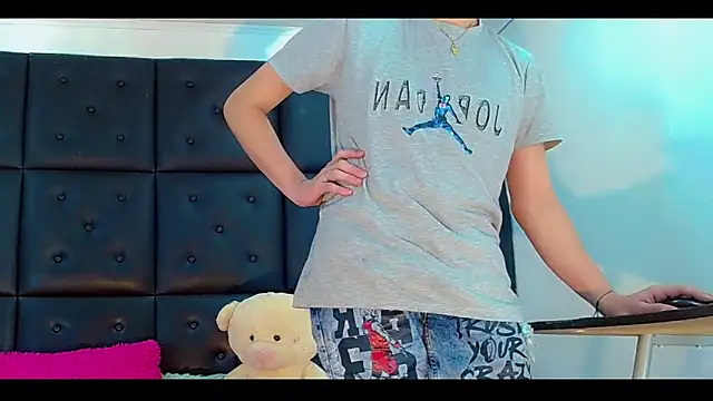 Snapshot of Daniela_Pink_ chatting on May 27, 2026, 7:55 pm Daniela Pink online show from May 27, 2026, 7:55 pm