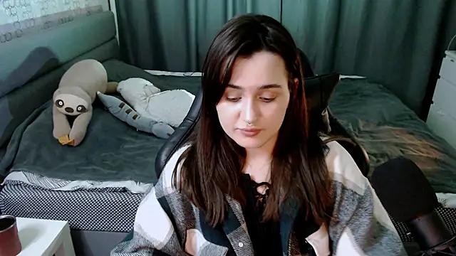 KiraYammy online show from February 14, 2025, 5:57 pm