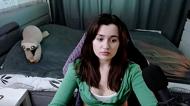 KiraYammy online show from March 7, 2025, 10:32 pm