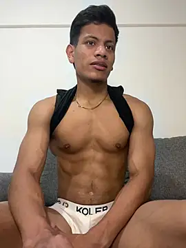 bbchocolate27 online show from April 18, 2026, 10:21 pm