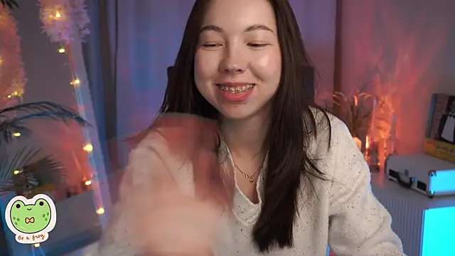 Snapshot of Sarah_Son chatting on February 26, 2025, 8:37 am Sarah Son online show from February 26, 2025, 8:37 am