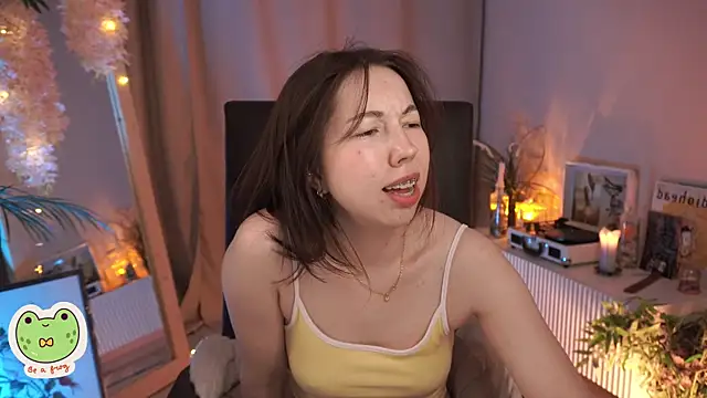 Snapshot of Sarah_Son chatting on March 10, 2025, 11:32 am Sarah Son online show from March 10, 2025, 11:32 am
