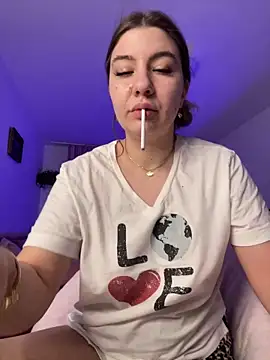 xqueenyasmine online show from December 10, 2024, 11:40 pm