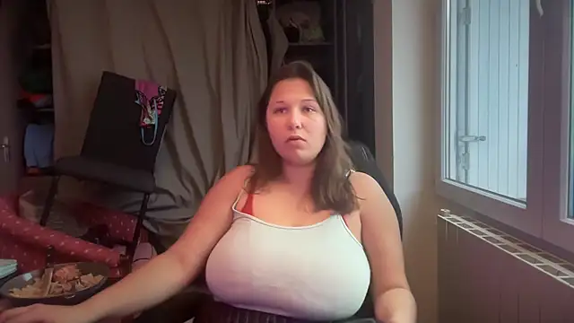 Snapshot of minette-sexy chatting on November 6, 2025, 3:35 pm minette-sexy online show from November 6, 2025, 3:35 pm