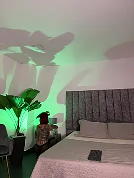 milaivanova online show from November 3, 2025, 8:37 am