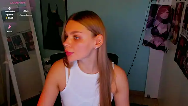 Molly sweetie online show from September 10, 2025, 6:24 am