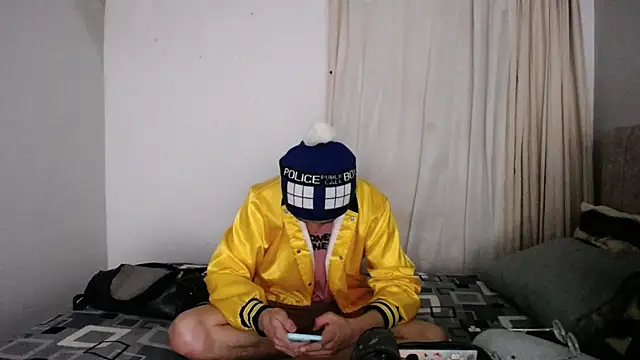 Pinkandyellowpokemon online show from September 10, 2025, 4:12 am