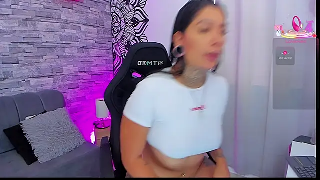 LouaneBourVip online show from October 7, 2025, 1:41 pm