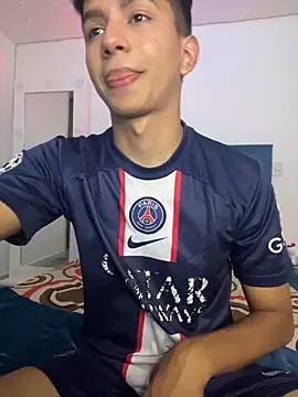 Leonarrrd 01 online show from December 13, 2024, 3:05 am