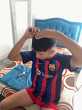 Leonarrrd 01 online show from December 30, 2024, 4:40 pm