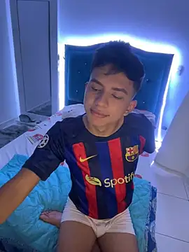 Leonarrrd 01 online show from January 23, 2025, 4:41 am