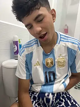 Leonarrrd 01 online show from March 8, 2025, 3:17 am