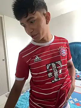 Leonarrrd 01 online show from March 10, 2025, 7:40 pm