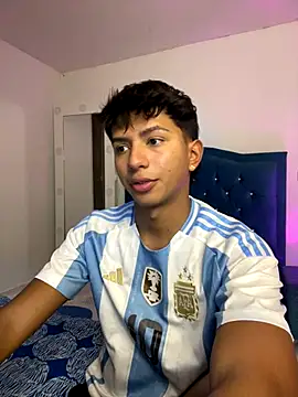 Leonarrrd 01 online show from October 8, 2025, 2:09 am