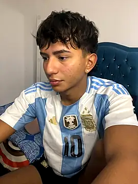 Leonarrrd 01 online show from October 18, 2025, 10:32 pm