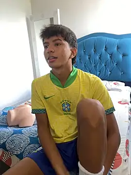 Leonarrrd 01 online show from October 23, 2025, 7:56 pm