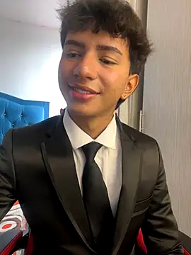 Leonarrrd 01 online show from November 1, 2025, 9:39 pm