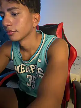 Leonarrrd 01 online show from February 25, 2026, 11:36 pm