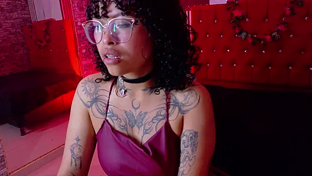 miahernadez303av online show from February 15, 2026, 4:31 am