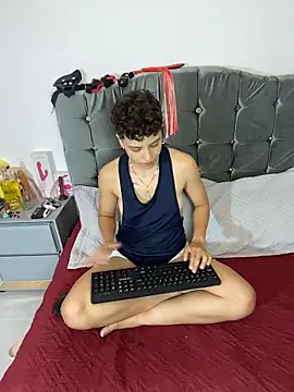 Antonella Cruz02 online show from May 10, 2026, 3:33 am