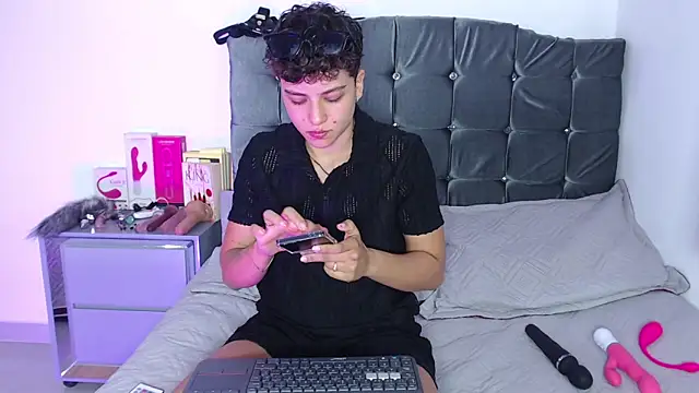 Antonella Cruz02 online show from June 17, 2026, 3:31 am