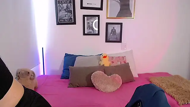 lilyy evanss online show from January 9, 2025, 8:01 pm