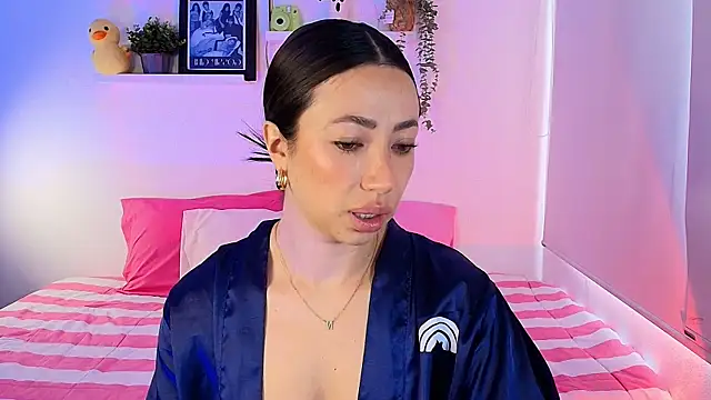 lilyy evanss online show from December 2, 2025, 8:37 pm