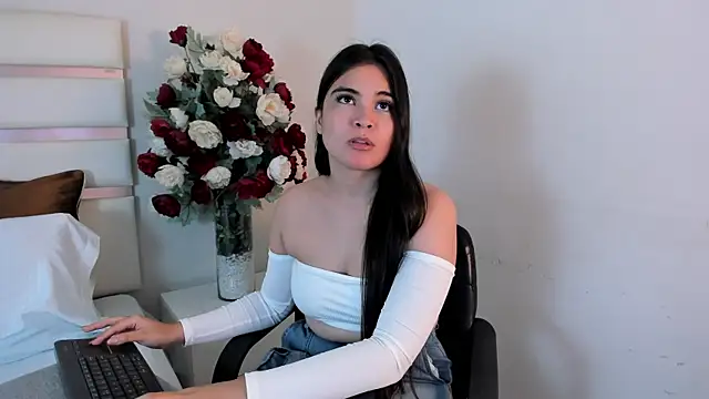 CamilaSofiia online show from March 5, 2025, 12:59 am