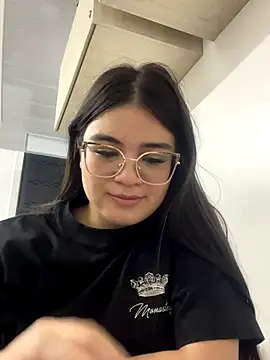 CamilaSofiia online show from October 5, 2025, 4:38 pm