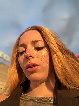 LoraaDoll online show from September 18, 2025, 3:36 pm