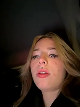 LoraaDoll online show from November 12, 2025, 2:39 pm