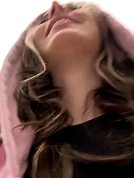 LoraaDoll online show from January 7, 2026, 5:32 am