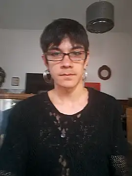 LYZBORNHD online show from November 18, 2025, 8:46 pm